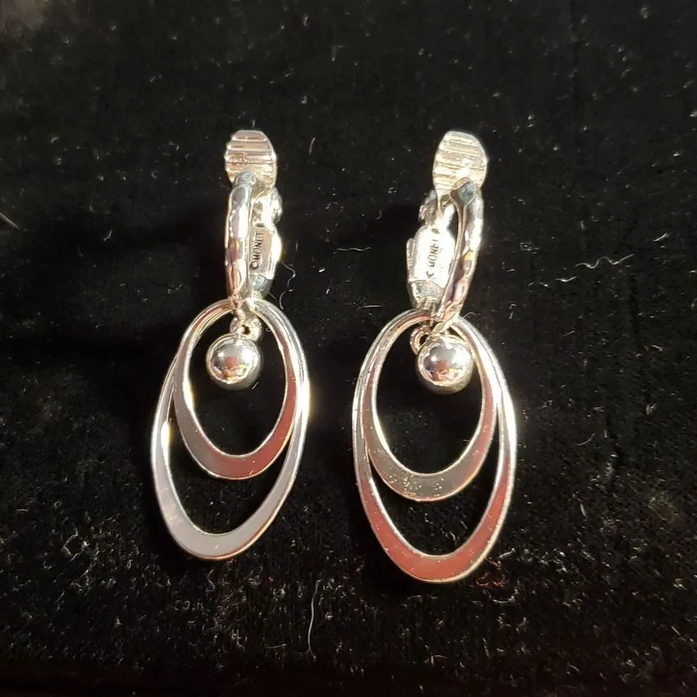 Monet Double Loop Hoops Clip On Earrings Silver Tone Vintage Hammered Smooth‎